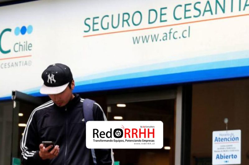 El seguro de cesantía en Chile es un beneficio obligatorio que entrega protección económica a los trabajadores que quedan sin empleo, ya sea por despido, término de contrato o fin de faena. Su objetivo es otorgar un respaldo temporal de ingresos mientras la persona busca un nuevo trabajo.